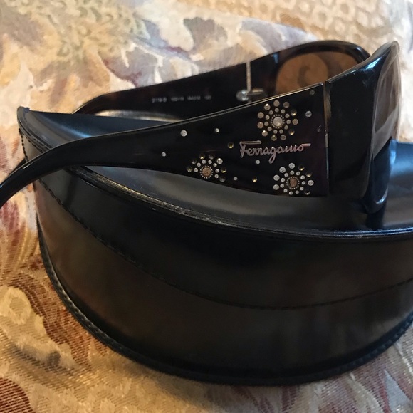 Salvatore Feregamo polarized sunglasses - Picture 2 of 6